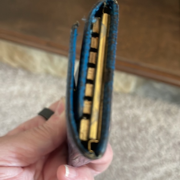 LV Blue epi key holder - Picture 6 of 11